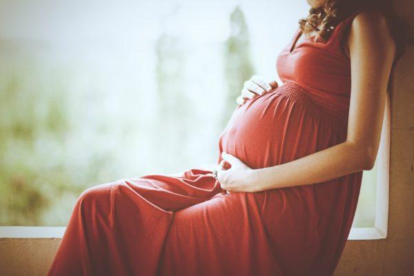Anchetă Observator: Rețea de mame surogat recrutate online și medici acuzați că închid ochii