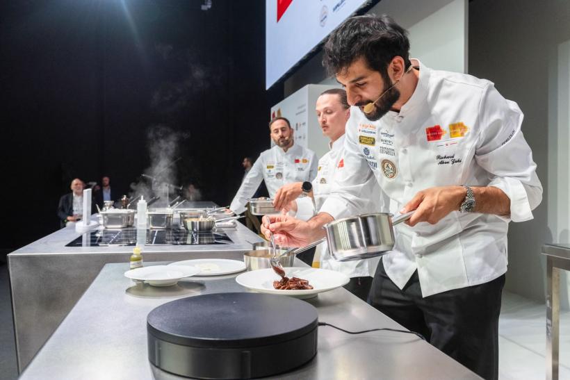 Chef Richard Abou Zaki, pe scena Congresului Internațional de Gastronomie de la Milano, la care au participat cei mai apreciați Chefi la nivel mondial 19013436