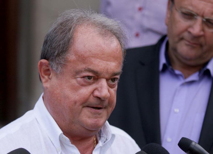 Blaga anunță excluderi automate pentru liberalii care trec de partea lui Adrian Vește