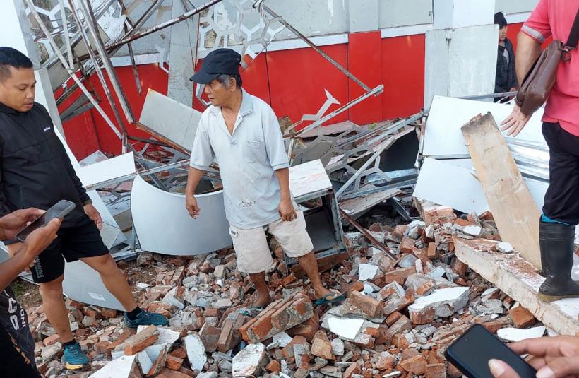 Cutremur de 6,7 în Indonezia. Oamenii au fugit în stradă speriați