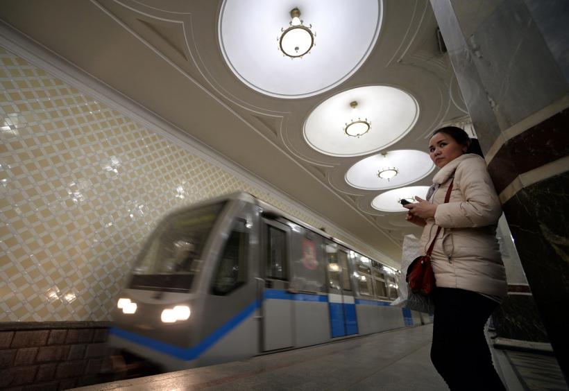 Metroul din Kiev, acuzat că percepe bani celor care se adăpostesc de bombardamente
