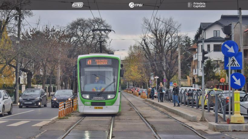 Tramvai deraiat pe Bulevardul Preciziei, după ce a fost lovit de un TIR