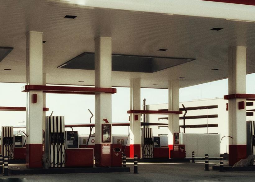 Noile metode de furat motorina, cu tehnologie de ultimă generație: prin telecomandă și cu aparatură de bruiaj