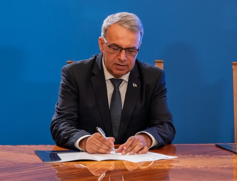 Primăria lui Vergil Chițac dă 5,5 milioane de euro pe repararea jardinierelor