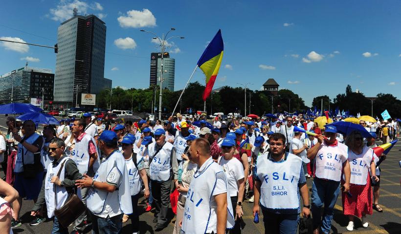 Protest al sindicatelor din educație în fața Guvernului: CNSLR-Frăția susține revendicările cadrelor didactice privind legea salarizării 19013911