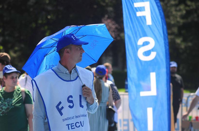 Protest al sindicatelor din educație în fața Guvernului: CNSLR-Frăția susține revendicările cadrelor didactice privind legea salarizării 19013913