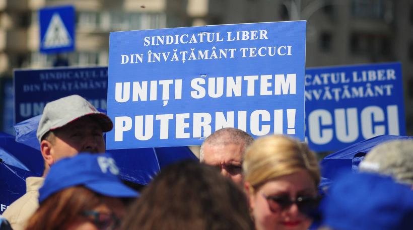 Protest al sindicatelor din educație în fața Guvernului: CNSLR-Frăția susține revendicările cadrelor didactice privind legea salarizării 19013914