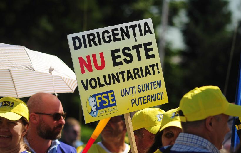 Protest al sindicatelor din educație în fața Guvernului: CNSLR-Frăția susține revendicările cadrelor didactice privind legea salarizării 19013918