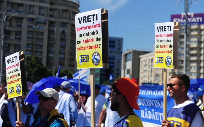 Protest al sindicatelor din educație în fața Guvernului: CNSLR-Frăția susține revendicările cadrelor didactice privind legea salarizării 19013921