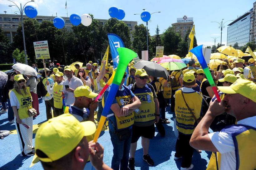 Protest al sindicatelor din educație în fața Guvernului: CNSLR-Frăția susține revendicările cadrelor didactice privind legea salarizării 19013922