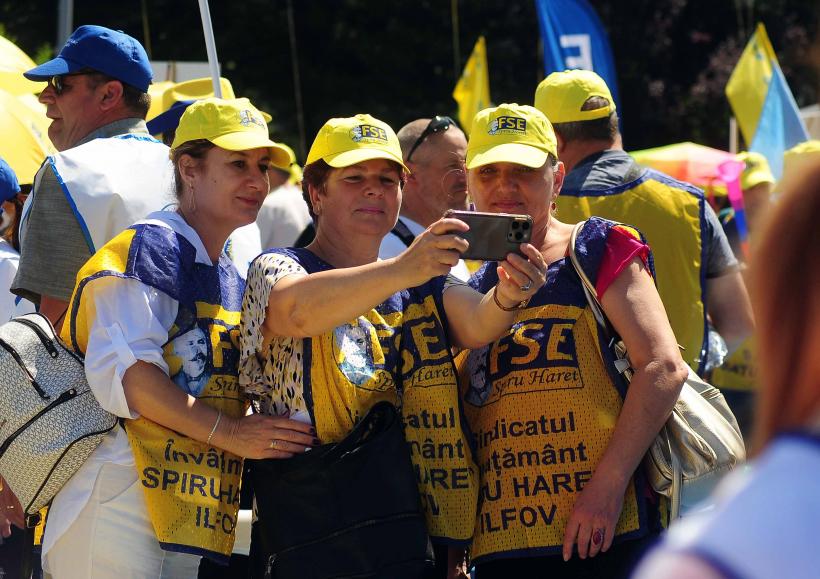 Protest al sindicatelor din educație în fața Guvernului: CNSLR-Frăția susține revendicările cadrelor didactice privind legea salarizării 19013927