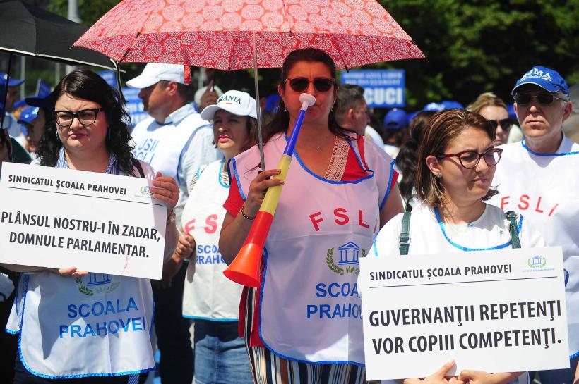 Protest al sindicatelor din educație în fața Guvernului: CNSLR-Frăția susține revendicările cadrelor didactice privind legea salarizării 19013928