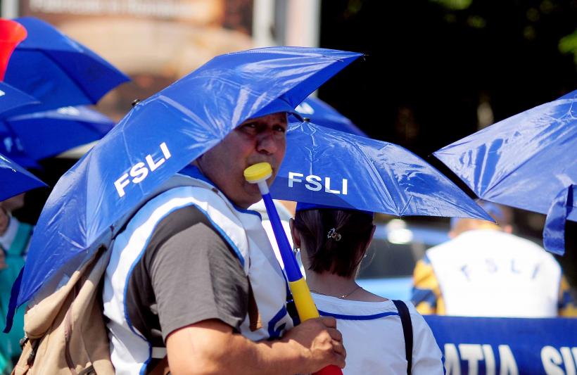 Protest al sindicatelor din educație în fața Guvernului: CNSLR-Frăția susține revendicările cadrelor didactice privind legea salarizării 19013934