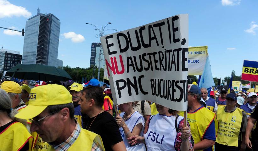 Protest al sindicatelor din educație în fața Guvernului: CNSLR-Frăția susține revendicările cadrelor didactice privind legea salarizării 19013936