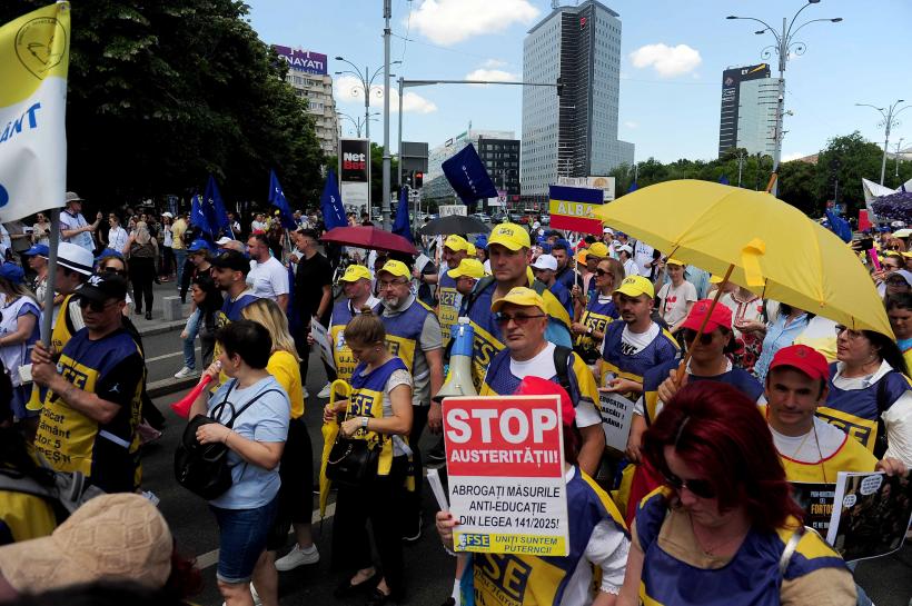 Protest al sindicatelor din educație în fața Guvernului: CNSLR-Frăția susține revendicările cadrelor didactice privind legea salarizării 19013937