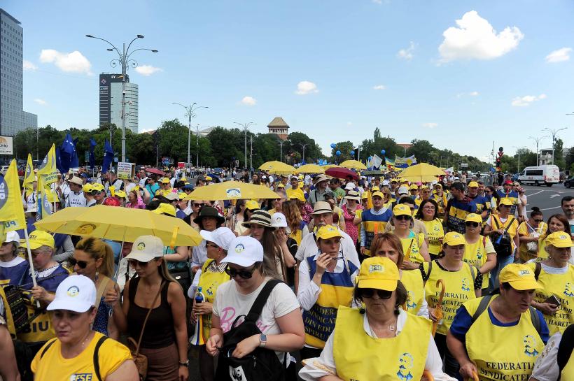 Protest al sindicatelor din educație în fața Guvernului: CNSLR-Frăția susține revendicările cadrelor didactice privind legea salarizării 19013939