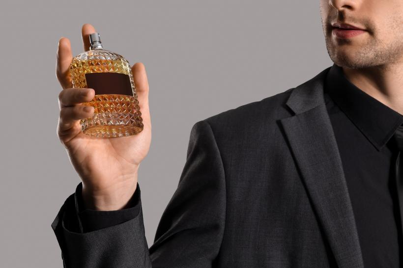 7 parfumuri bărbătești perfecte pentru vară. Aromele care inspiră prospețime și eleganță
