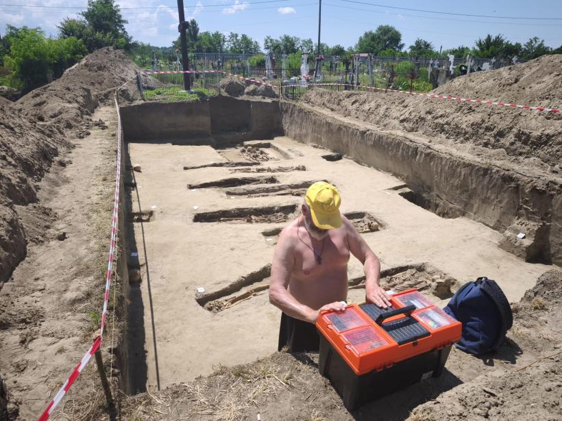 Lagărul de exterminare de la Salcia. REPORTAJ de pe marginea unei gropi comune 19013857