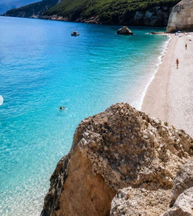 Paradisul secret al Greciei. Unde se află una dintre cele mai frumoase plaje din lume?