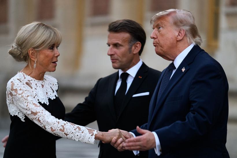 Rivalii politici, revoltați pentru că Macron l-a primit pe Trump la Versailles și a fost „servil” 19014021