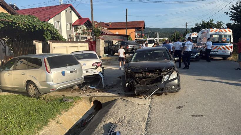 Un șofer beat a băgat în spital 3 pietoni și a lovit 3 mașini