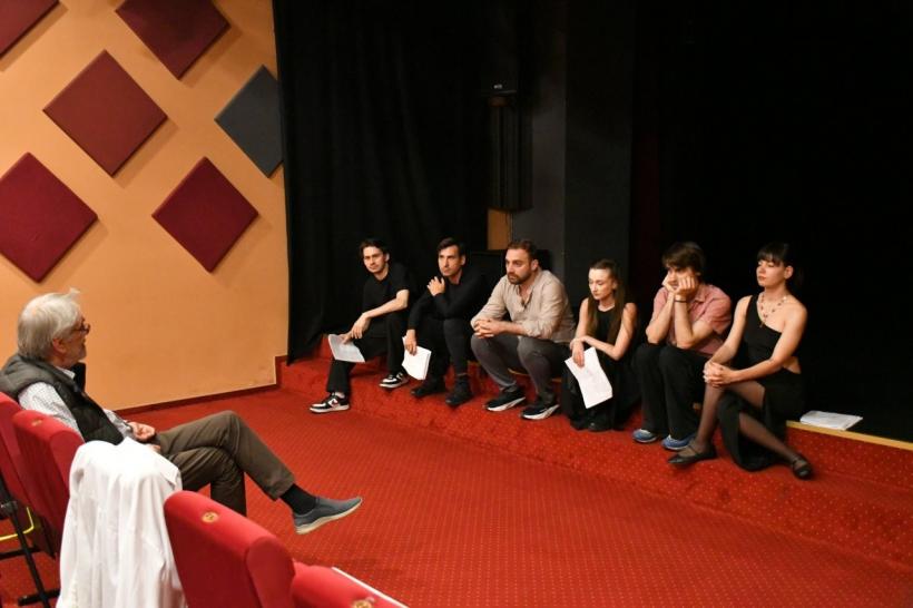 Atelierul de poetică teatrală „Ion Caramitru”, ediția a II-a s-a încheiat la Alba Iulia cu o prezentare DEMO dedicată poeziei lui Lord Byron 19014707