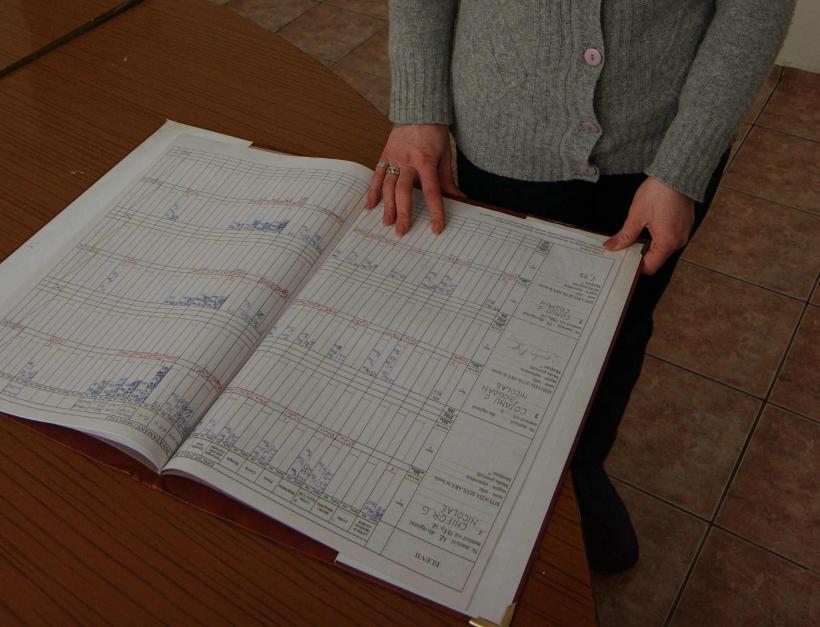 Catalogul electronic devine obligatoriu în toate școlile. Părinții vor vedea notele și absențele în timp real 19014498