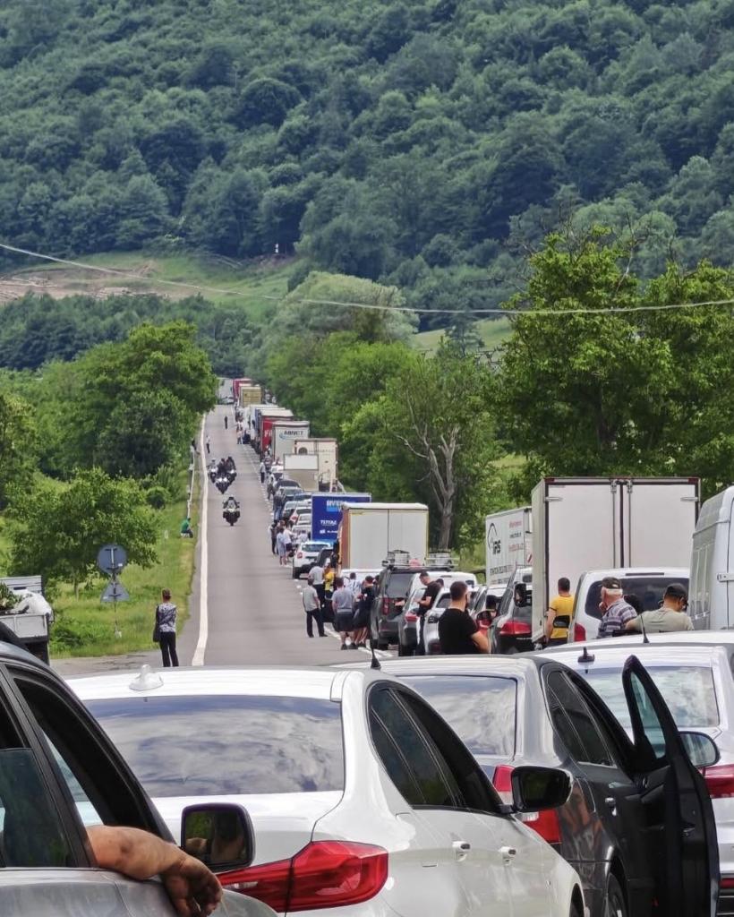 Se încheie coșmarul șoferilor de pe Valea Oltului. Circulația va fi reluată pe ambele sensuri