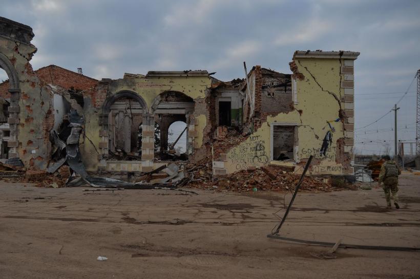 Rusia împinge frontul spre un punct-cheie din Donbas. Orașul care poate decide soarta estului Ucrainei este aproape încercuit