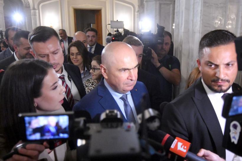 Negocieri de culise înaintea consultărilor: Bolojan, Fritz și Kelemen Hunor, discuții înainte de a merge la Cotroceni