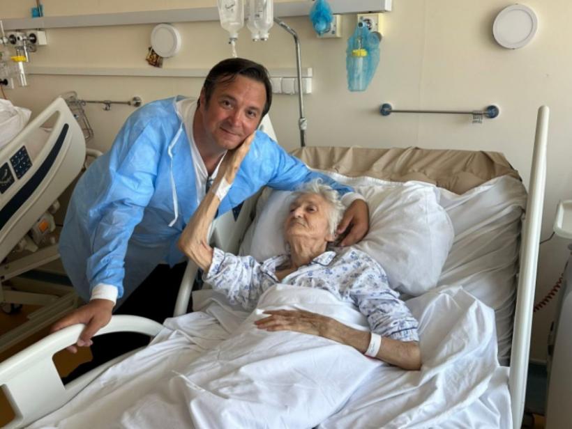 Clipe dramatice pentru Daniel Buzdugan. Mama sa, în vârstă de 91 de ani, a fost transportată de urgență la spital