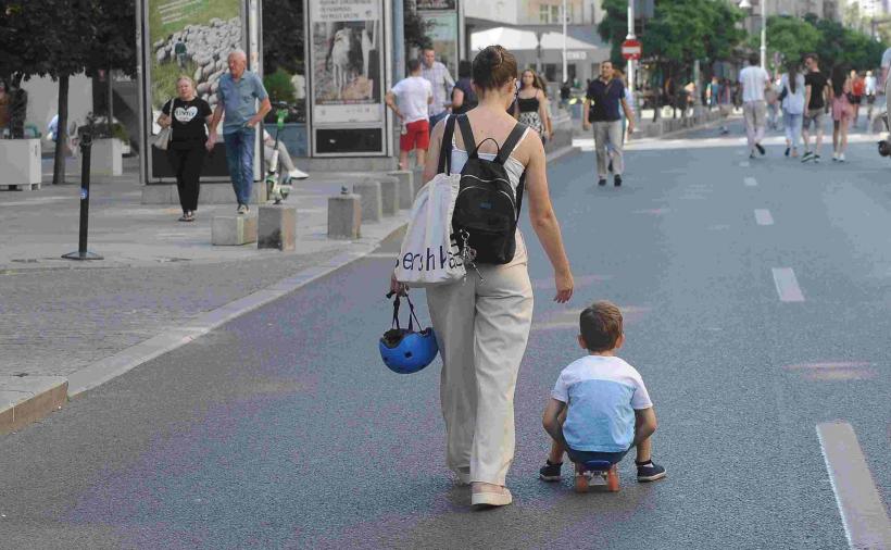 Mai multe zile de concediu pentru părinții singuri