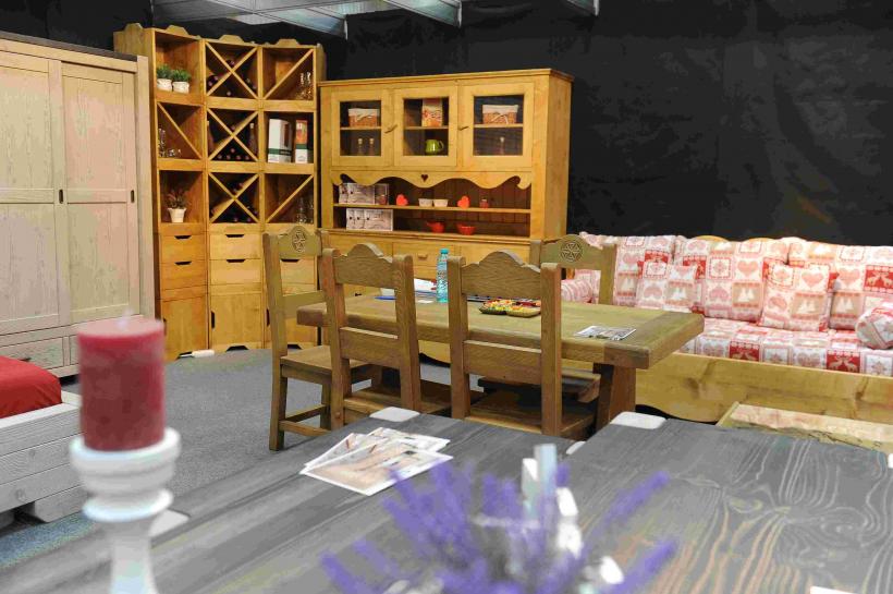 Pădurile României produc suficientă materie primă, dar industria mobilei ratează profitul