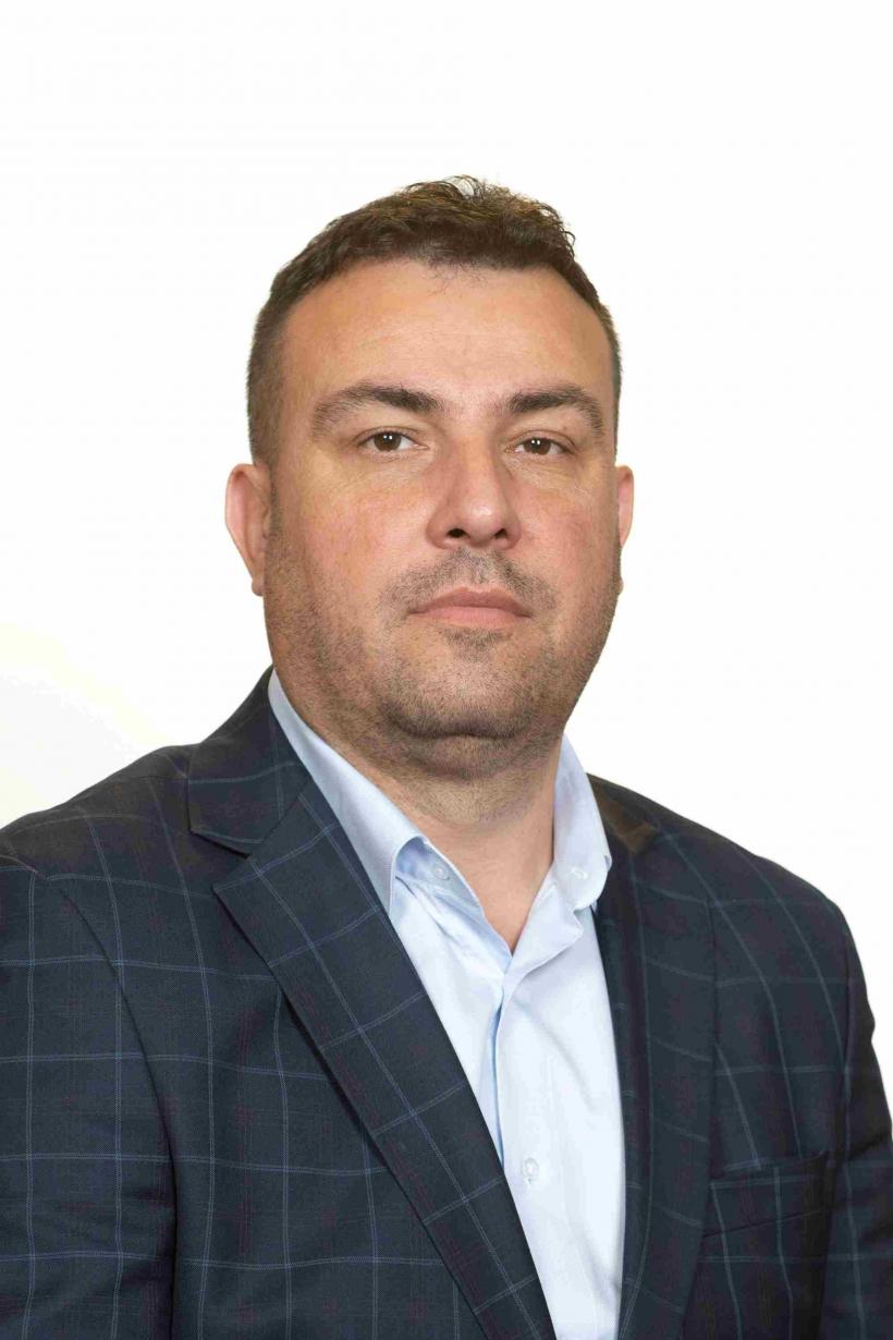 Festivalul ipocriziei politice în România: PNL înlocuiește „trădătorii” cu „extremiștii”. Un senator al lui Șoșoacă, rugat să fie șef la Bolojan 19015083