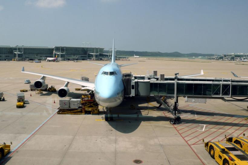 Se întorcea din Cipru când a izbucnit haosul în avion. Un bărbat de 35 de ani a murit după ce a fost imobilizat în timpul zborului