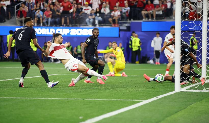Goluri fantastice, un meci cel puţin controversat, noi eliminări, dar și recordul de autogoluri egalat deja, ȋn cea de-a 15-a zi a Campionatului Mondial, lider de audienţă 19015406