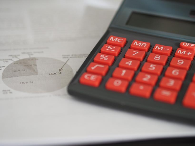 Paradox. Deși salariul minim crește la 1 iulie, cei care îl încasează sunt mai săraci 19015530