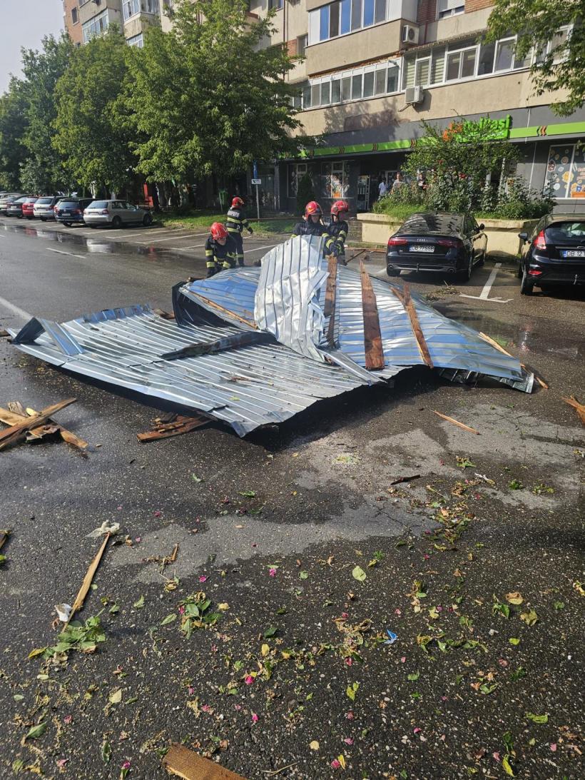 UPDATE Codul ROȘU de furtună face ravagii în Dâmbovița: 114 de apeluri la 112 și intervenții în Târgoviște și Răzvad 19015847