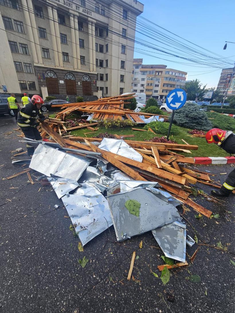 UPDATE Codul ROȘU de furtună face ravagii în Dâmbovița: 114 de apeluri la 112 și intervenții în Târgoviște și Răzvad 19015849