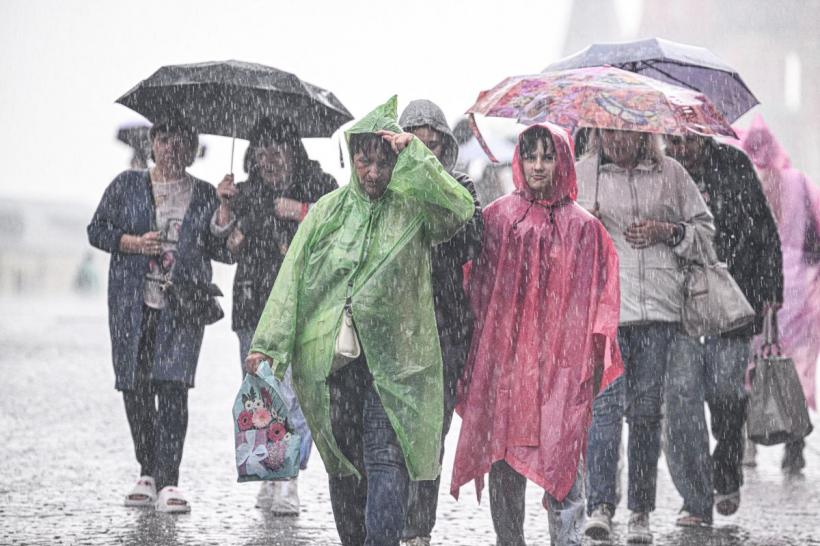 UPDATE Alertă meteo imediată! Cod ROȘU ploi torențiale, grindină și vânt puternic. Iată lista localităților afectate