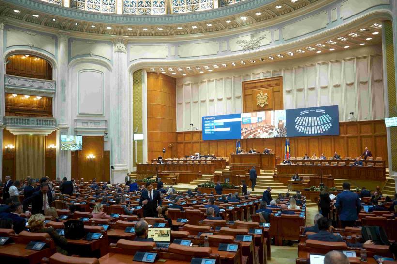 Marile rupturi politice. „Divorț” în tabăra lui Georgescu, demisii din AUR, racolări din SOS și POT. Se prefigurează un nou partid