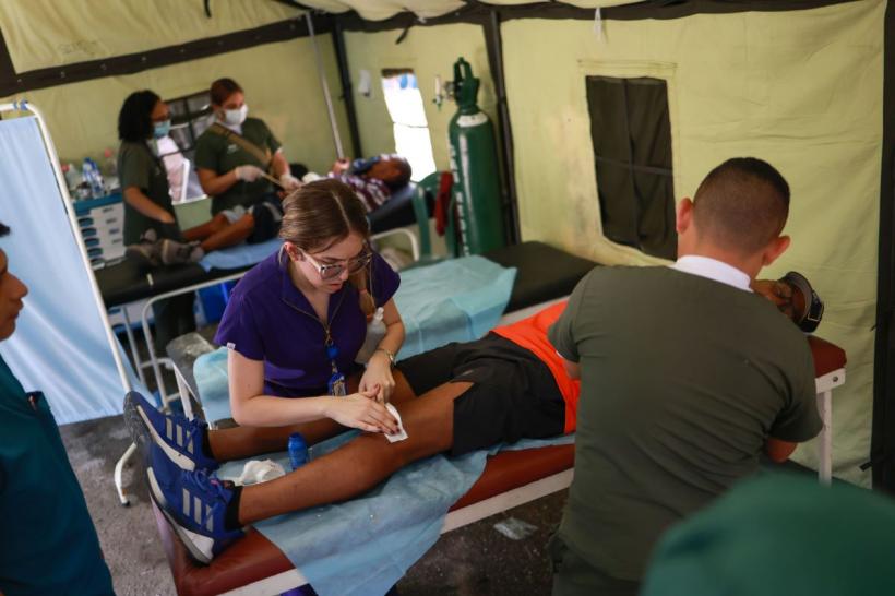 Drama fără sfârșit din Venezuela: medici operează într-un McDonald's, iar sute de cadavre așteaptă să fie identificate