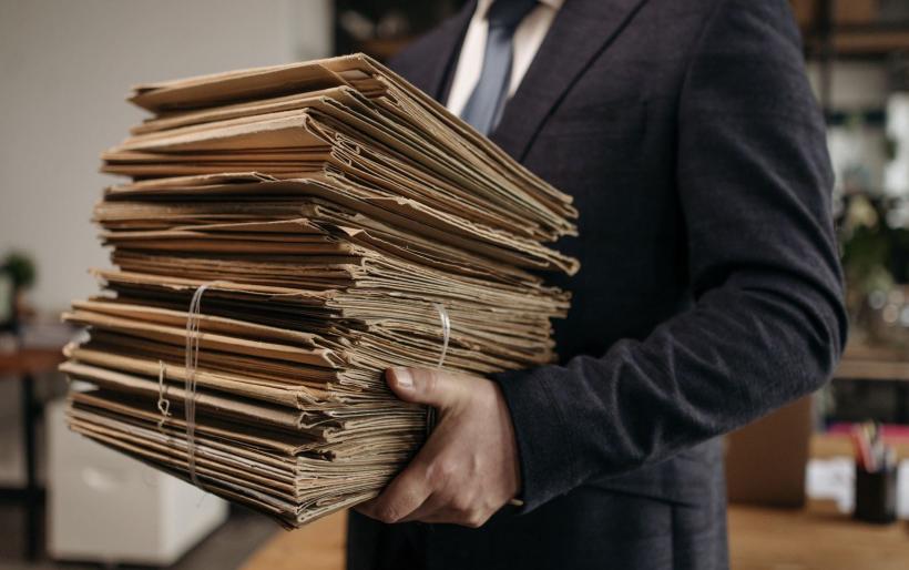 Funcționarii publici cer retragerea proiectului de lege prin care vor fi amendați dacă solicită documente