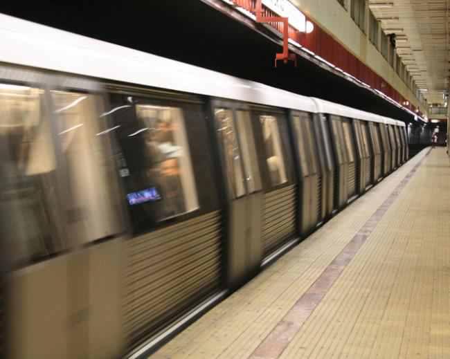 Staţia de metrou Piaţa Victoriei 2 este închisă temporar după ploile abundente 19016113