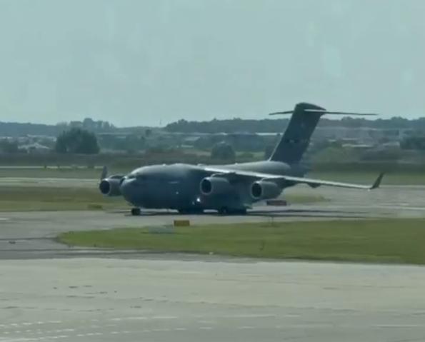 România sare în ajutorul Venezuelei: O aeronavă C-17 Globemaster a decolat de la Otopeni cu tone de ajutoare umanitare