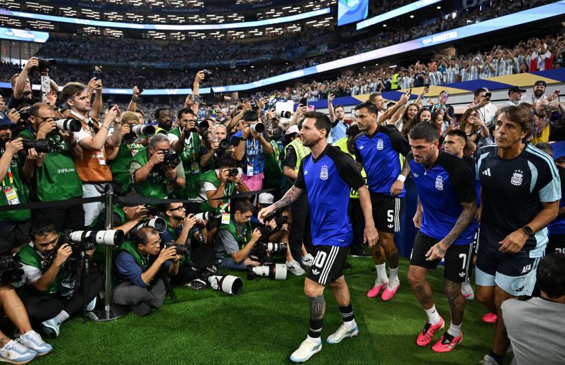 Campionatul Mondial: Franța nu joacă fotbal. Defilează 19016193