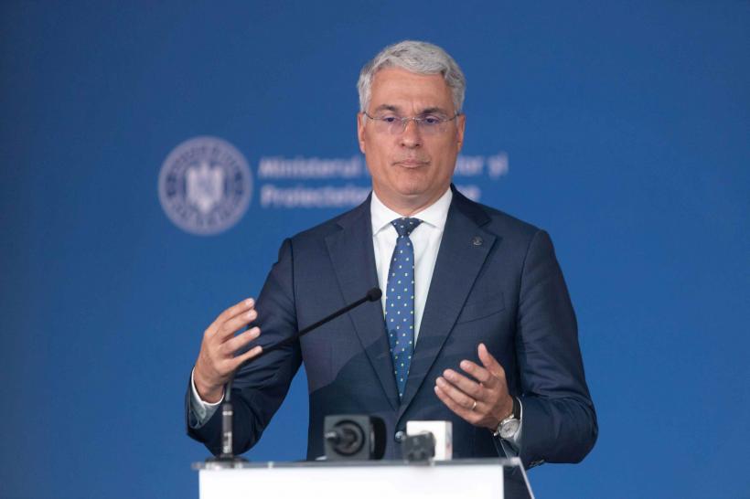 Sărmanul demnitar „de dreapta”, milionar întreținut de soție, care și-a cumpărat casă în „Pipera” Bruxelles-ului