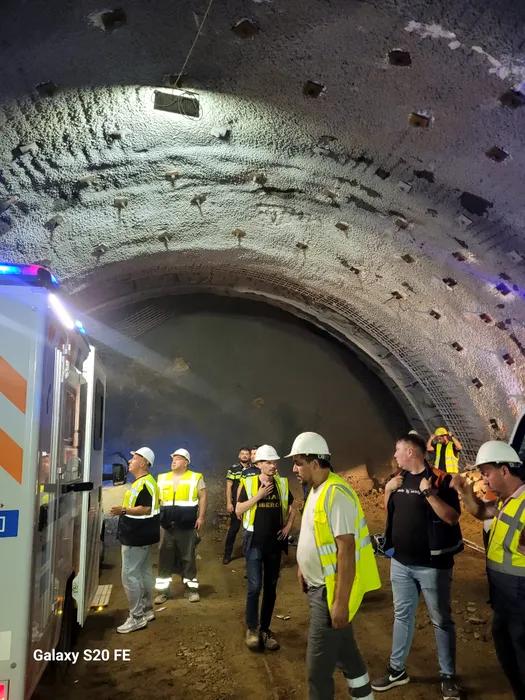 Accident de muncă pe A1: Doi muncitori străini, răniți grav în tunelul de la Boița