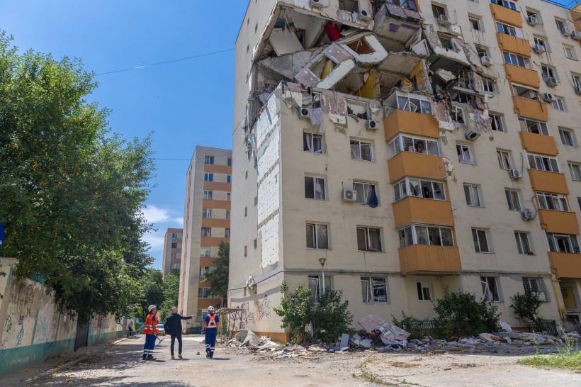 Explozia din Rahova: Începe demolarea părții afectate a blocului. Când vor putea intra locatarii în apartamente