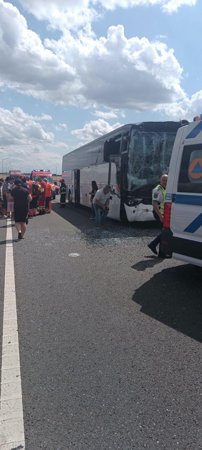 Accident grav în Călărași! Autocar cu 60 de oameni, izbit de un TIR. Salvatorii au activat Planul Roșu. 12 victime după impact 19017410